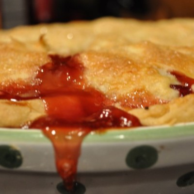 HOW TO MAKE THE BEST STRAWBERRY RHUBARB PIE