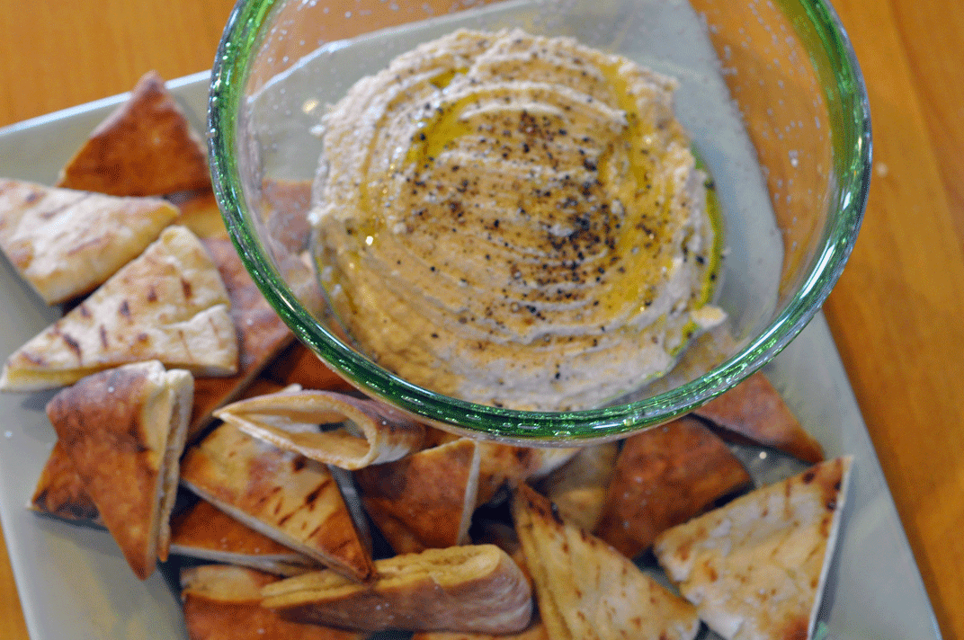 hummus-with-toasted-pita